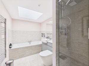 Ensuite- click for photo gallery